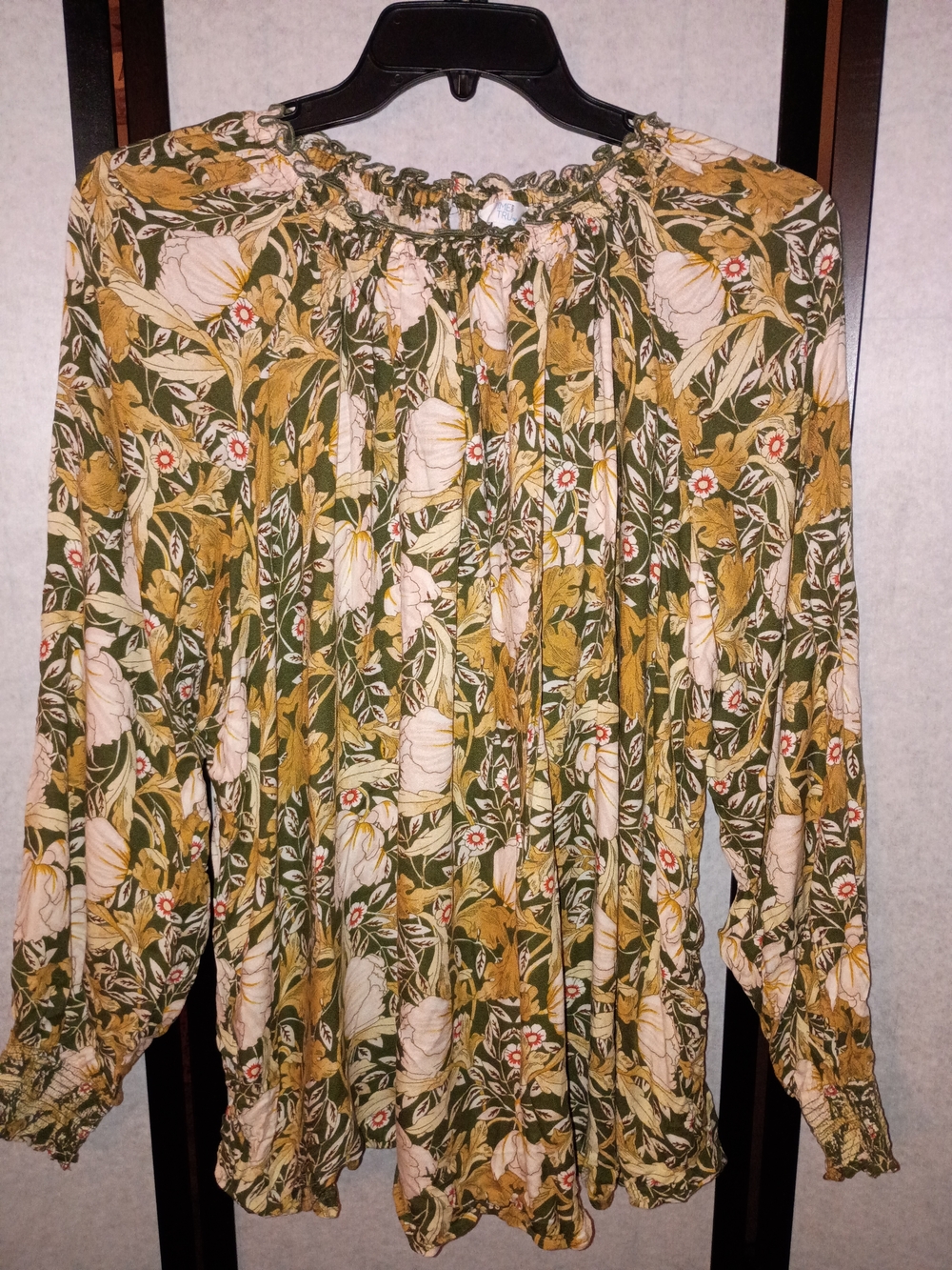 Time and Tru Olive and Cream Floral Peasant Top